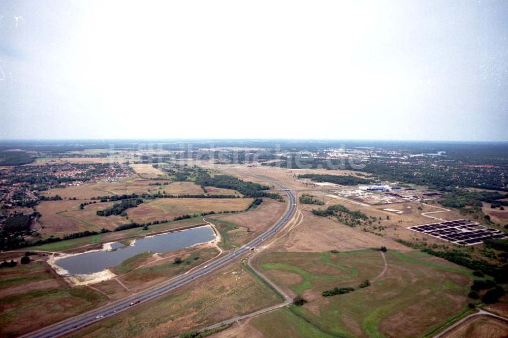 Luftbild Oranienburg / Brandenburg - Oranienburg / Brandenburg ehemaliges Flugplatzgelände umgebaut zum Gewerbepark neben der A10