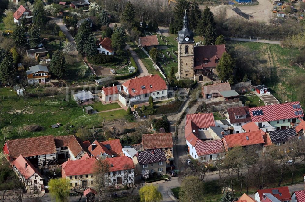 Tiefthal aus der Vogelperspektive: Orts- Zentrum an der Kirche von Tiefthal im Bundesland Thüringen