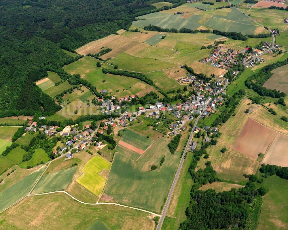 Achtelsbach aus der Vogelperspektive: Ortsansicht von Achtelsbach im Bundesland Rheinland-Pfalz