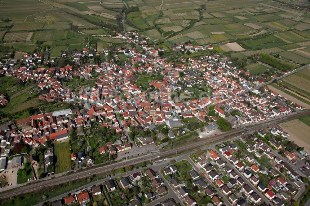 Alsheim aus der Vogelperspektive: Ortsansicht von Alsheim in der Verbandsgemeinde Eich im Bundesland Rheinland-Pfalz