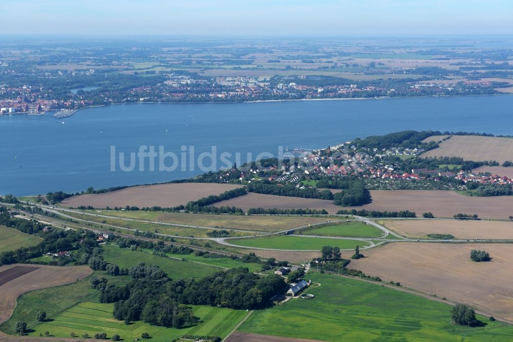 Luftaufnahme Altefähr - Ortsansicht in Altefähr im Bundesland Mecklenburg-Vorpommern