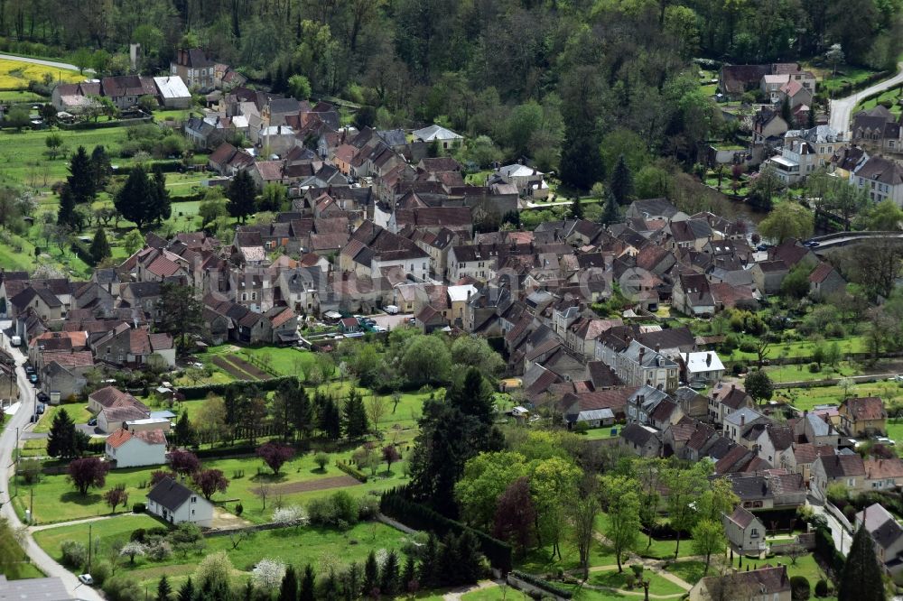 Arcy-sur-Cure von oben - Ortsansicht in Arcy-sur-Cure in Bourgogne Franche-Comté, Frankreich