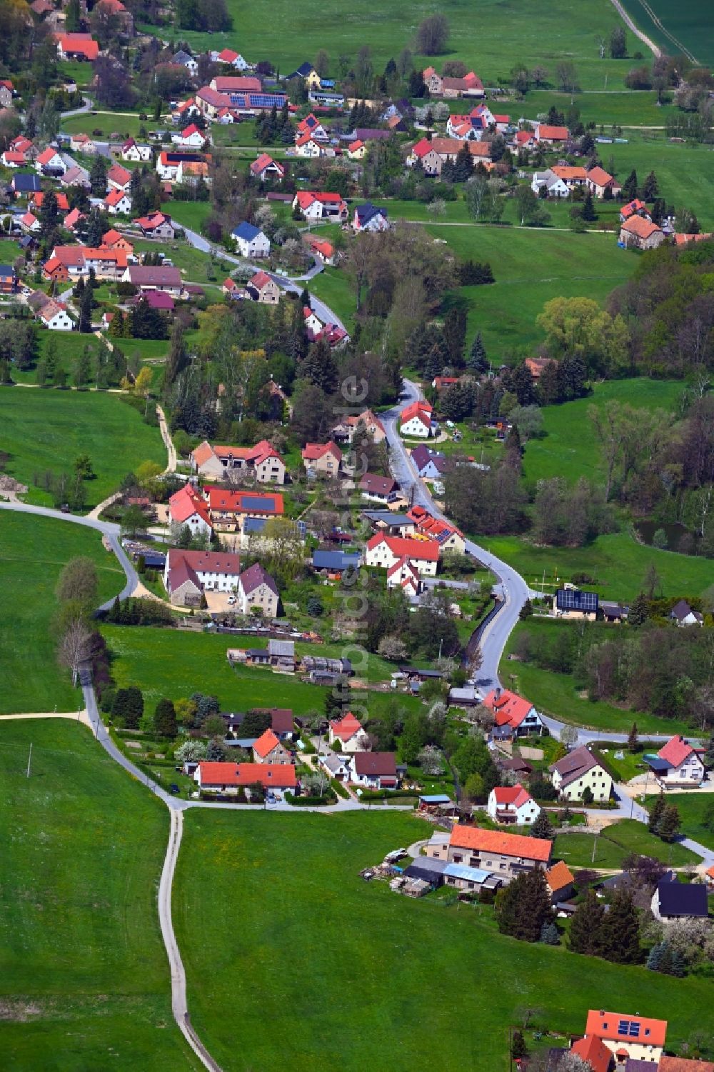 Arnsdorf aus der Vogelperspektive: Ortsansicht in Arnsdorf im Bundesland Sachsen, Deutschland