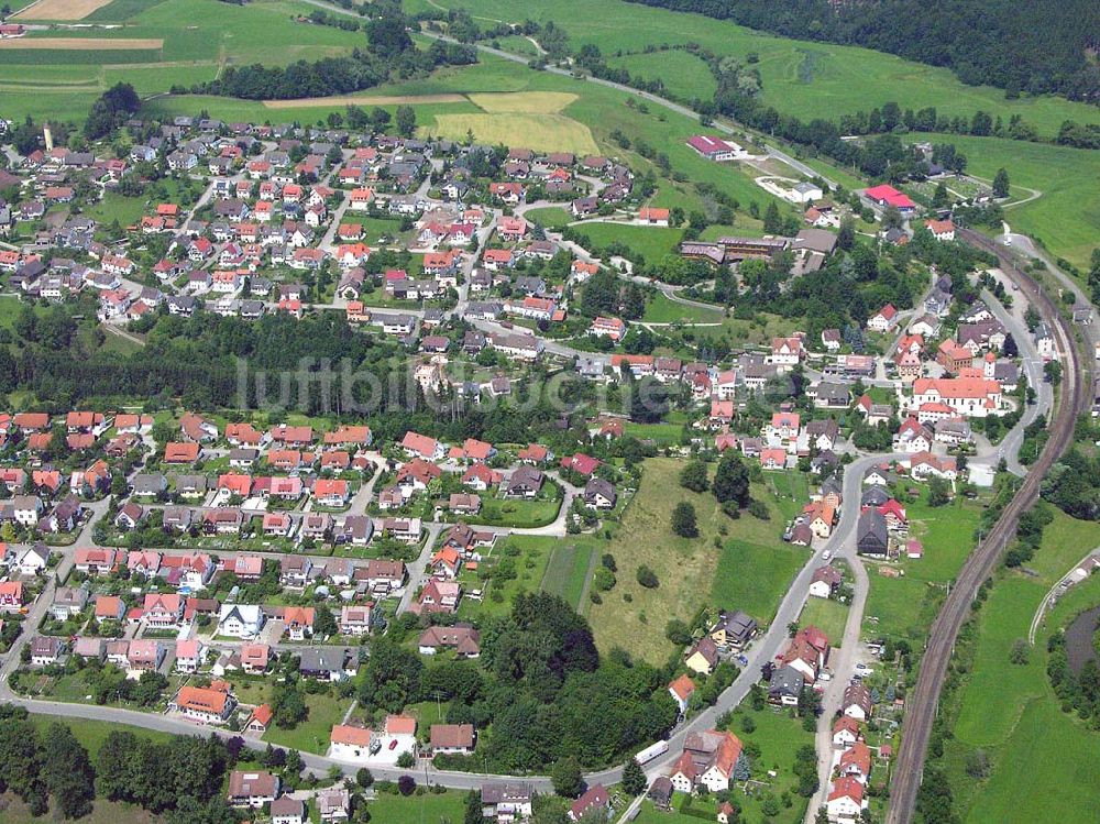 Luftbild Bad Kreuthof (Jagstzell) / Baden-Württemberg - Ortsansicht von Bad Kreuthof (Jagstzell) mit Eisenbahnlinie am östlichen Stadtrand