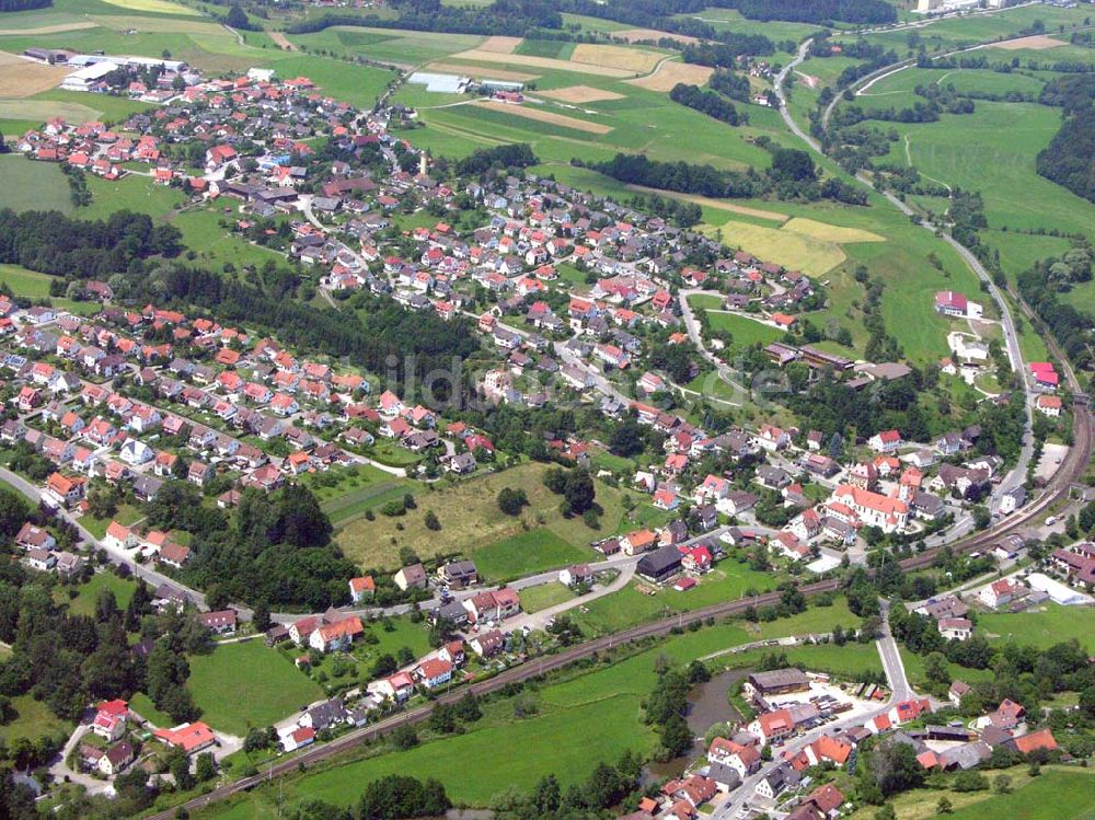 Bad Kreuthof (Jagstzell) / Baden-Württemberg von oben - Ortsansicht von Bad Kreuthof (Jagstzell) mit Eisenbahnlinie am östlichen Stadtrand