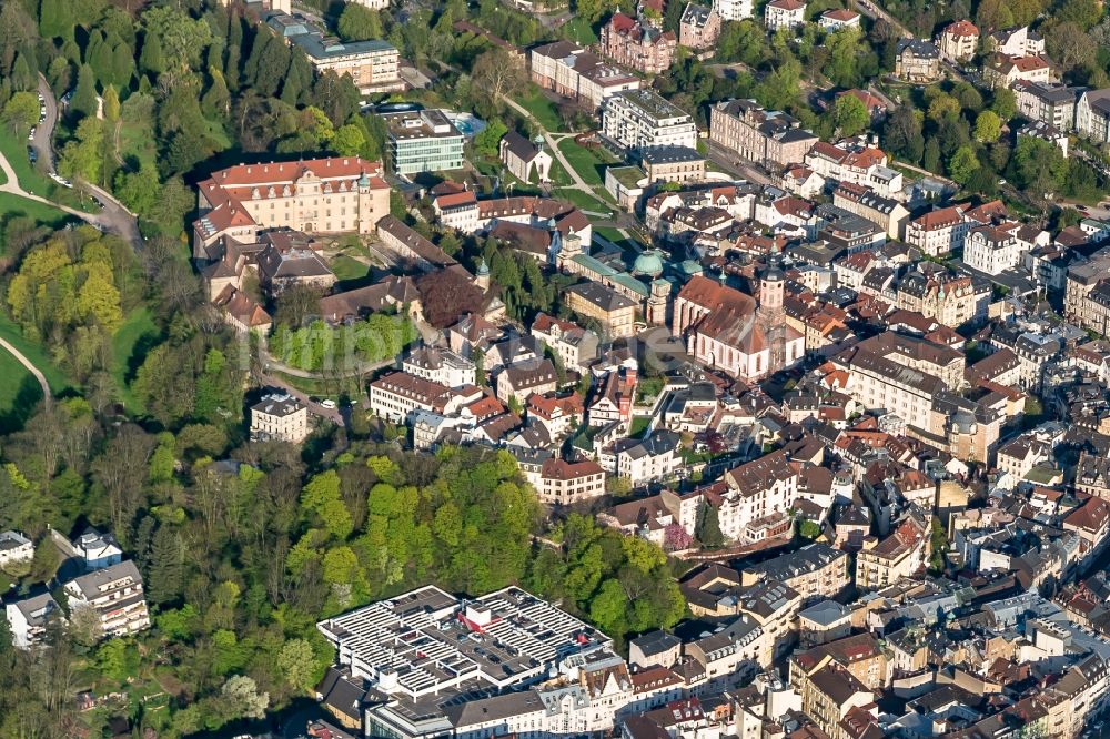 Baden-Baden von oben - Ortsansicht in Baden-Baden im Bundesland Baden-Württemberg, Deutschland