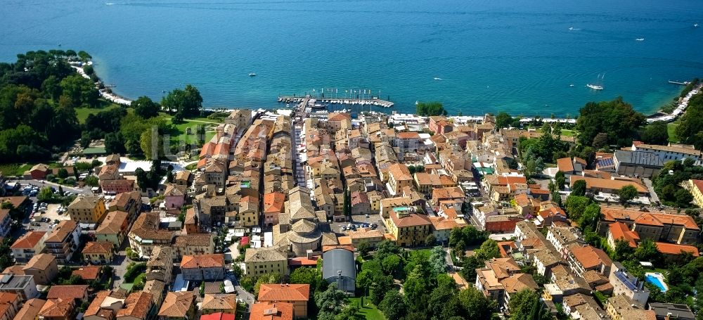 Luftaufnahme Bardolino - Ortsansicht in Bardolino in Veneto, Italien