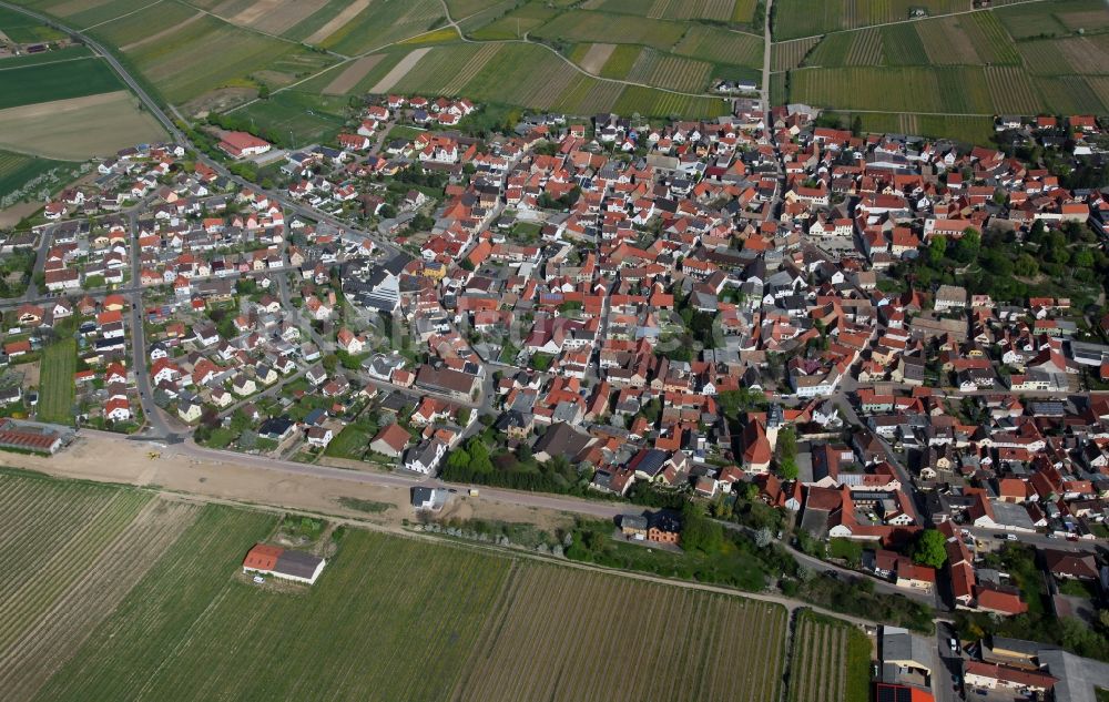 Bechtheim aus der Vogelperspektive: Ortsansicht von Bechtheim ist eine Ortsgemeinde im Landkreis Alzey-Worms in Rheinland-Pfalz