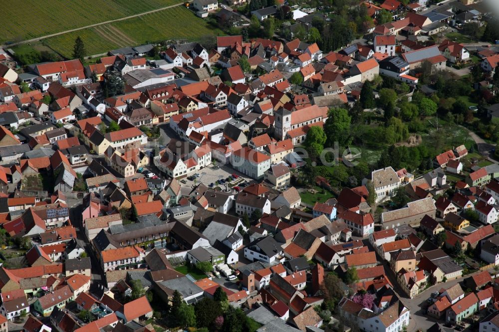 Bechtheim von oben - Ortsansicht von Bechtheim ist eine Ortsgemeinde im Landkreis Alzey-Worms in Rheinland-Pfalz