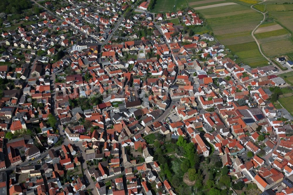 Bechtheim von oben - Ortsansicht von Bechtheim ist eine Ortsgemeinde im Landkreis Alzey-Worms in Rheinland-Pfalz