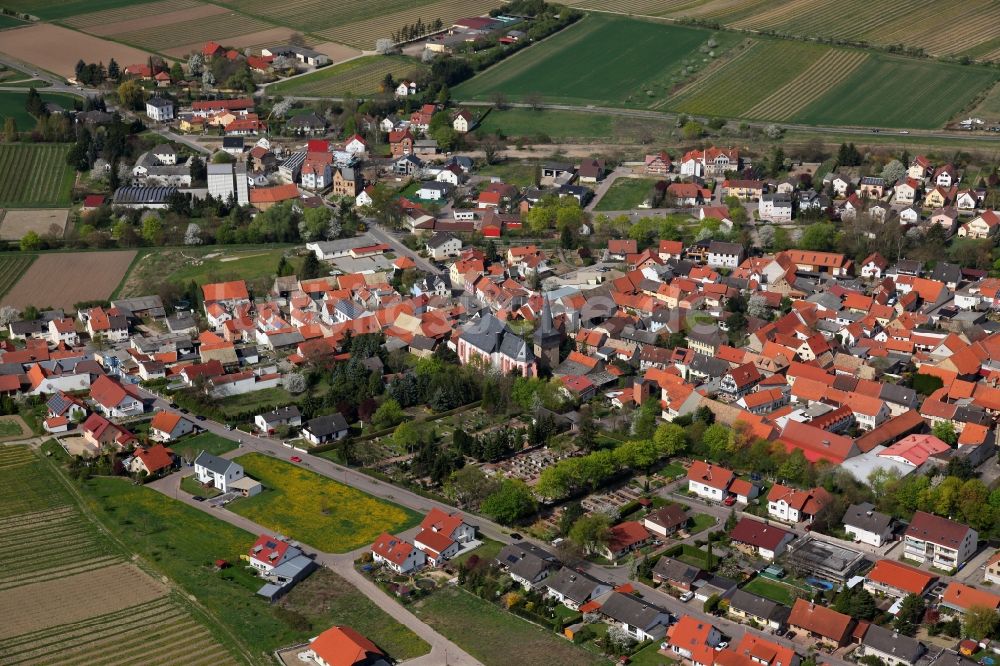 Bechtolsheim von oben - Ortsansicht von Bechtolsheim im VBG Alzey-Land im Bundesland Rheinland-Pfalz