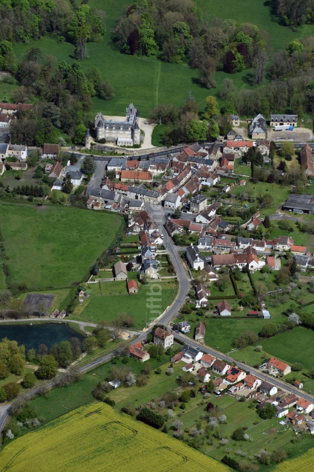 Luftbild Blet - Ortsansicht in Blet in Centre-Val de Loire, Frankreich