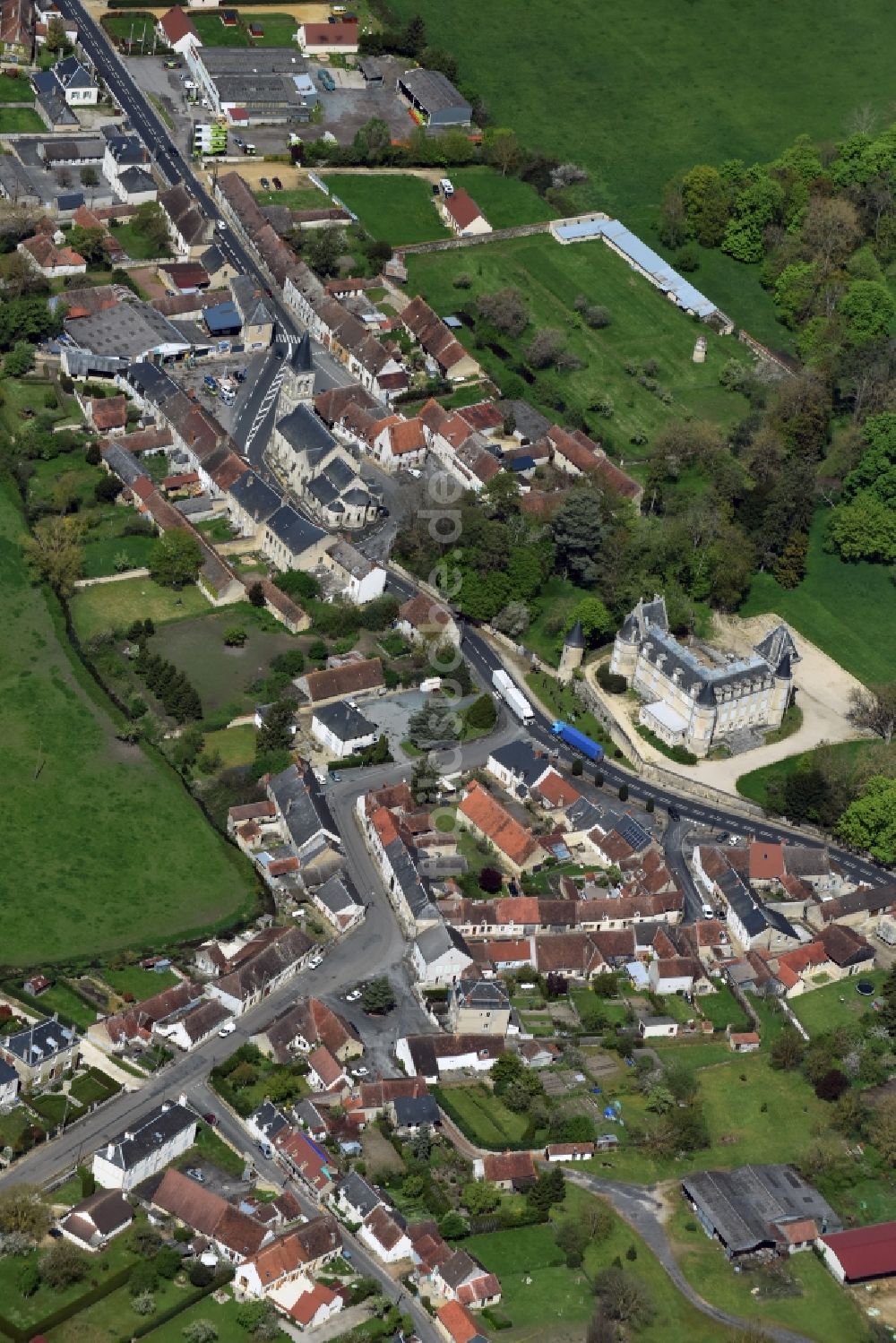 Luftaufnahme Blet - Ortsansicht in Blet in Centre-Val de Loire, Frankreich