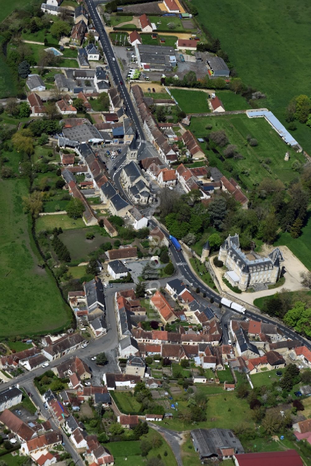 Blet von oben - Ortsansicht in Blet in Centre-Val de Loire, Frankreich