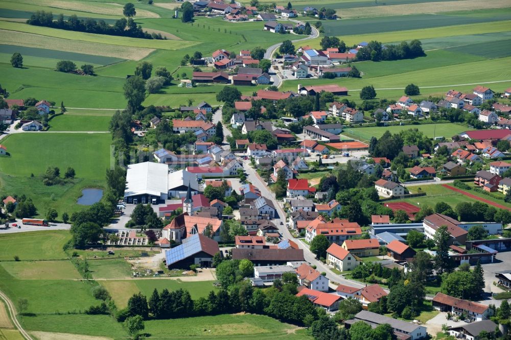 Bodenkirchen aus der Vogelperspektive: Ortsansicht in Bodenkirchen im Bundesland Bayern, Deutschland