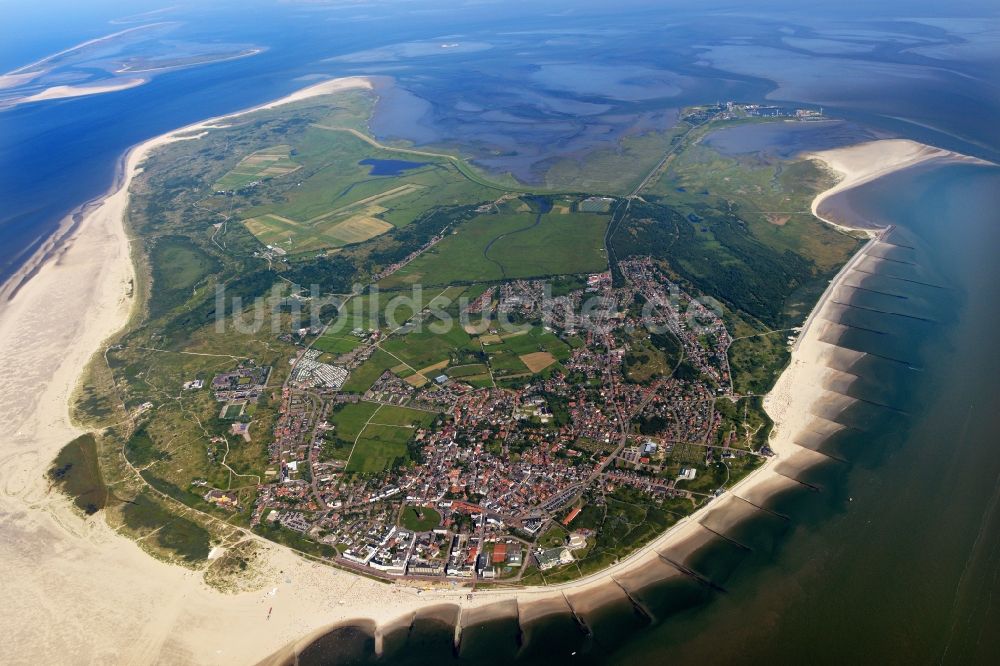 Borkum aus der Vogelperspektive: Ortsansicht in Borkum im Bundesland Niedersachsen