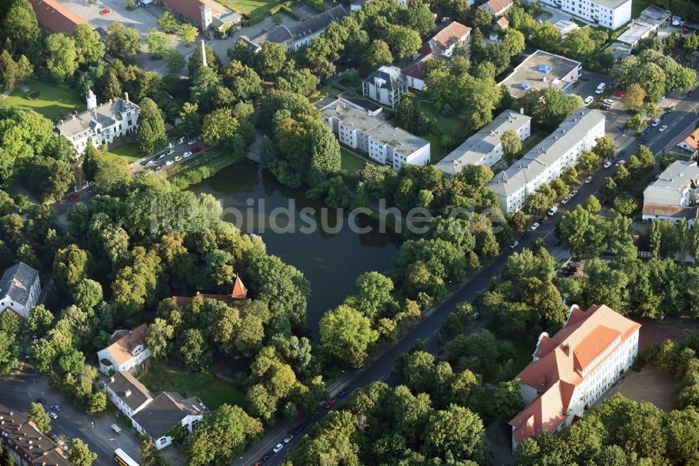 Luftaufnahme Berlin - Ortsansicht am Britzer Kirchteich in Berlin