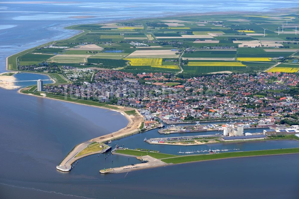 Büsum von oben - Ortsansicht von Büsum mit Blick auf die zwei Becken des Büsumer Hafen im Bundesland Schleswig-Holstein