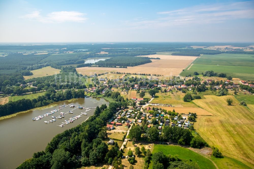 Buchholz aus der Vogelperspektive: Ortsansicht von Buchholz am Müritzsee mit Campingplatz und Yachthafen im Bundesland Mecklenburg-Vorpommern