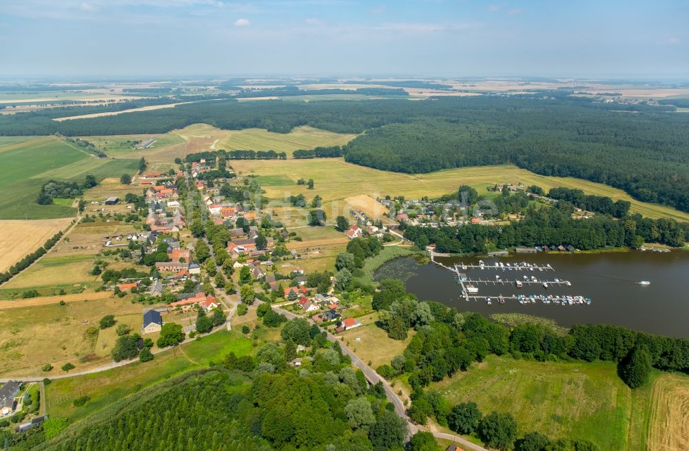 Buchholz von oben - Ortsansicht von Buchholz am Müritzsee mit Campingplatz und Yachthafen im Bundesland Mecklenburg-Vorpommern