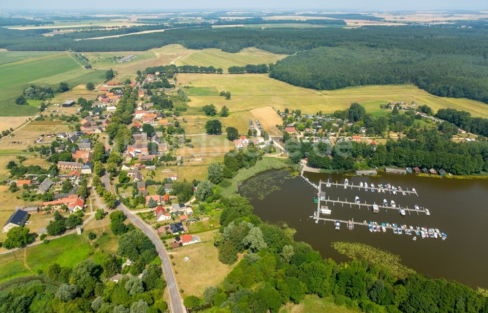 Buchholz aus der Vogelperspektive: Ortsansicht von Buchholz am Müritzsee mit Campingplatz und Yachthafen im Bundesland Mecklenburg-Vorpommern