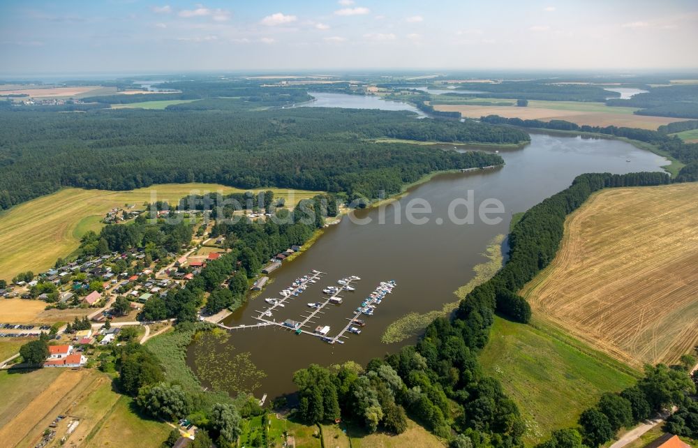 Buchholz von oben - Ortsansicht von Buchholz am Müritzsee mit Campingplatz und Yachthafen im Bundesland Mecklenburg-Vorpommern