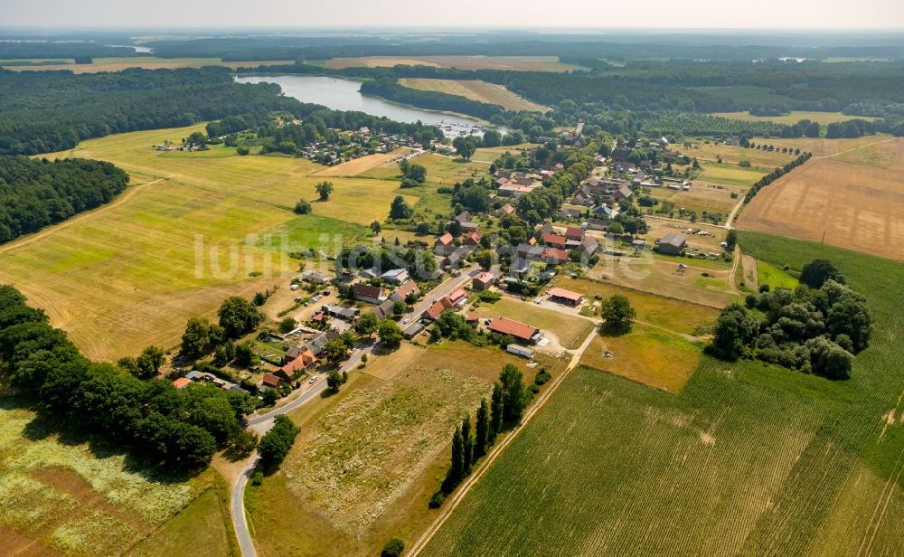 Buchholz aus der Vogelperspektive: Ortsansicht von Buchholz am Müritzsee mit Campingplatz und Yachthafen im Bundesland Mecklenburg-Vorpommern