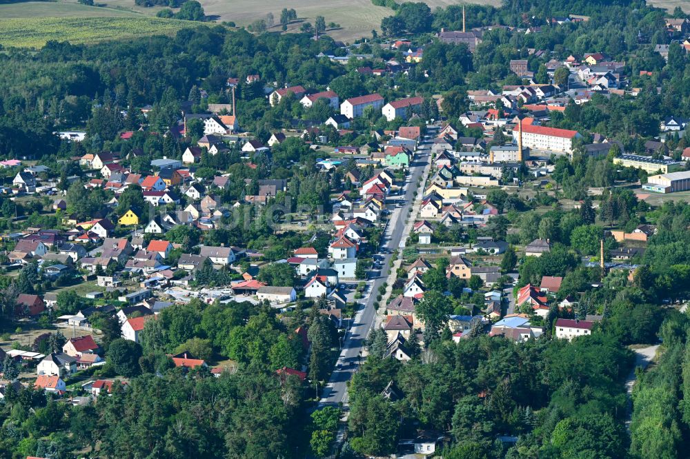 Crinitz von oben - Ortsansicht in Crinitz entlang der Hauptstraße im Bundesland Brandenburg, Deutschland