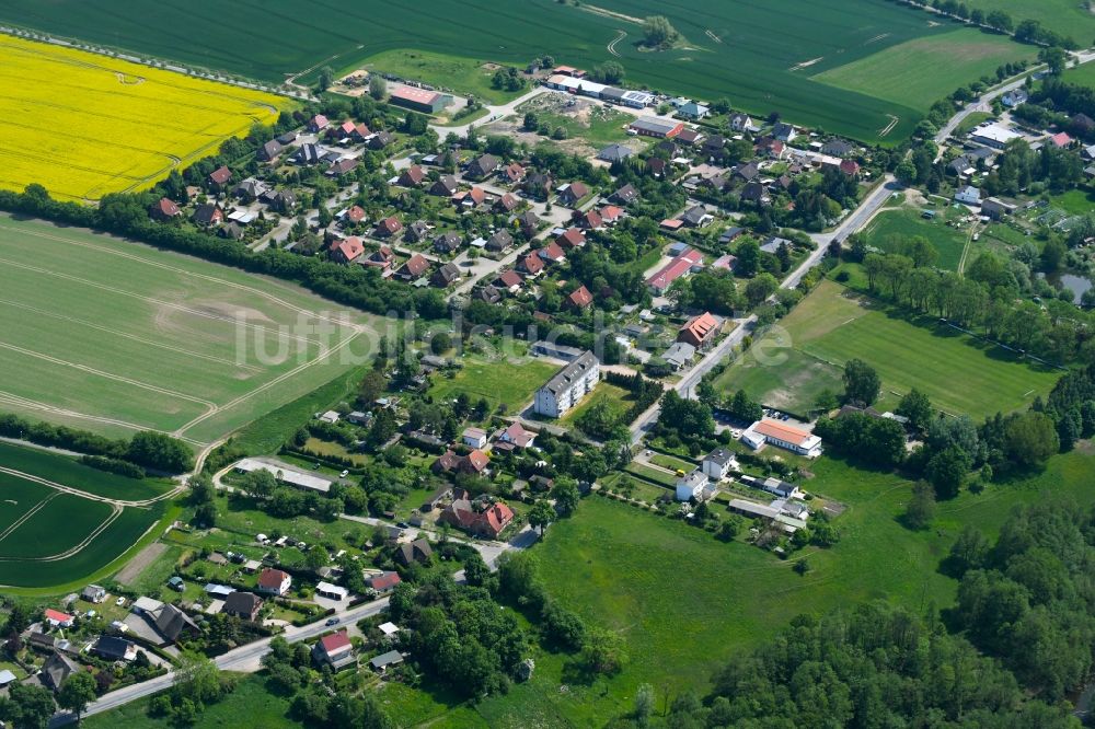 Dalberg-Wendelstorf aus der Vogelperspektive: Ortsansicht in Dalberg-Wendelstorf im Bundesland Mecklenburg-Vorpommern, Deutschland