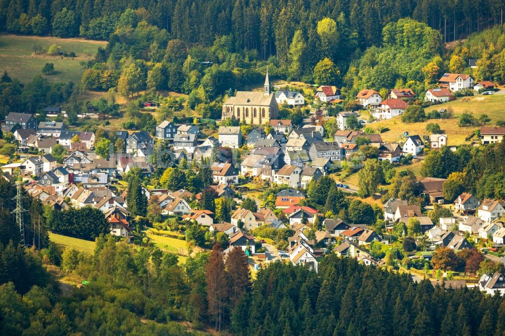 Dermbach aus der Vogelperspektive: Ortsansicht in Dermbach im Bundesland Rheinland-Pfalz, Deutschland