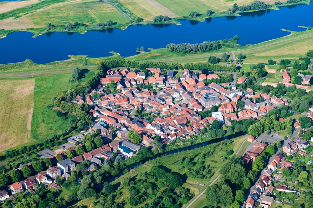 Dömitz aus der Vogelperspektive: Ortsansicht in Dömitz an der Elbe im Bundesland Mecklenburg-Vorpommern, Deutschland