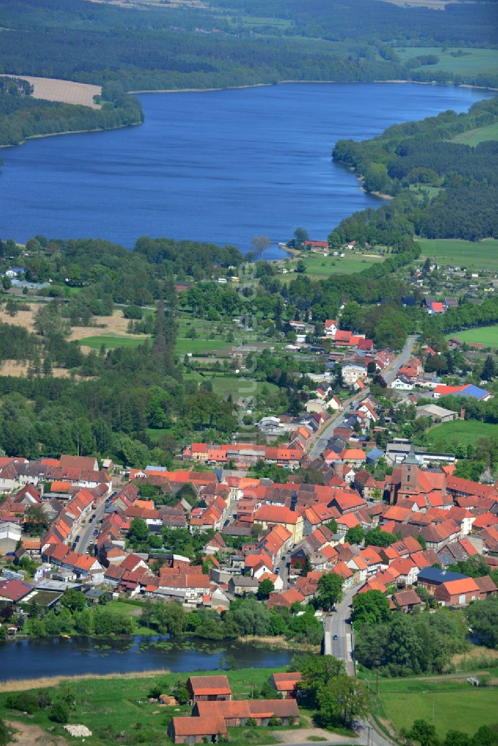 Lenzen von oben - Ortsansicht und Dorfkern von Lenzen in der Prignitz im Bundesland Brandenburg