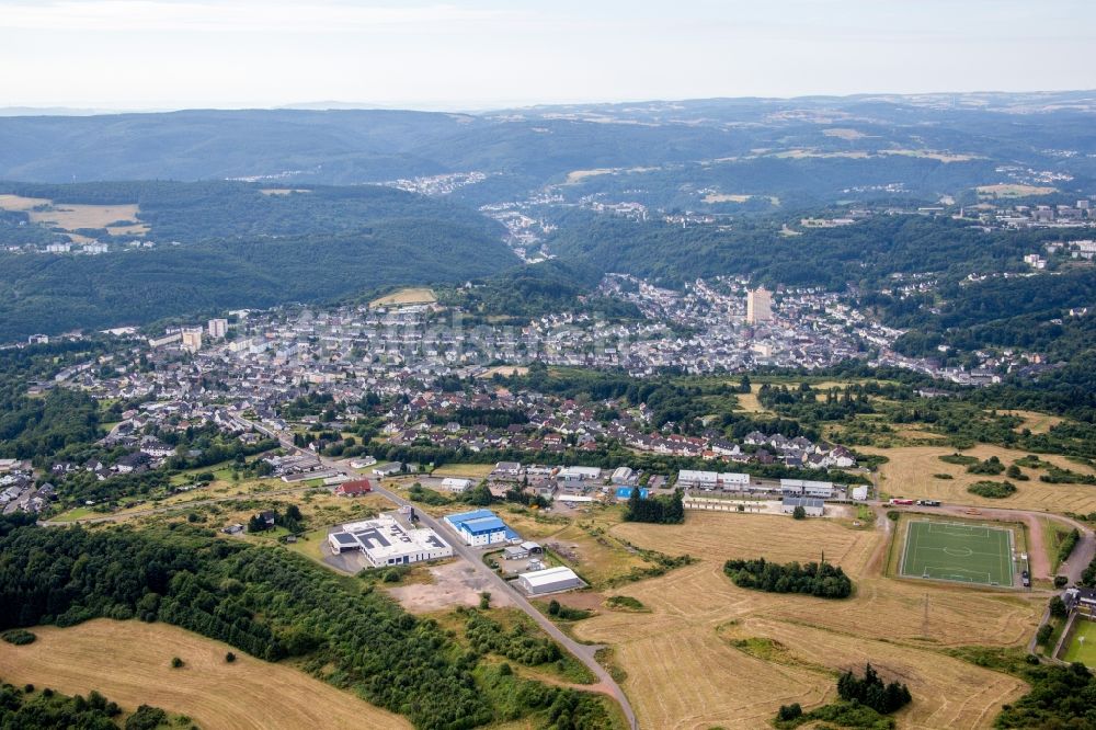 Luftaufnahme Idar-Oberstein - Ortsansicht der Edelsteinstadt Idar-Oberstein im Bundesland Rheinland-Pfalz, Deutschland