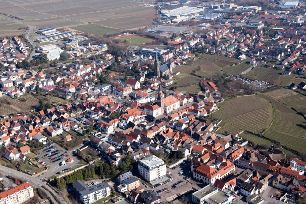 Edenkoben aus der Vogelperspektive: Ortsansicht in Edenkoben im Bundesland Rheinland-Pfalz