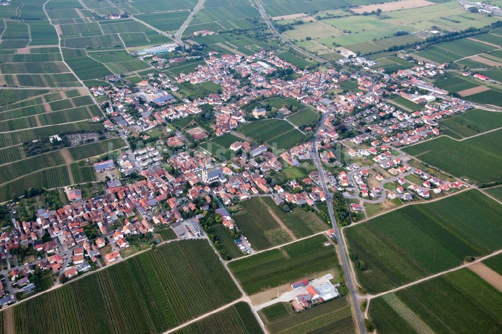 Edesheim aus der Vogelperspektive: Ortsansicht in Edesheim im Bundesland Rheinland-Pfalz