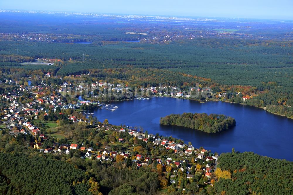 Grünheide aus der Vogelperspektive: Ortsansicht Einfamilienhaus - Wohngebiete am Ufer des Werlsee in Grünheide im Bundesland Brandenburg