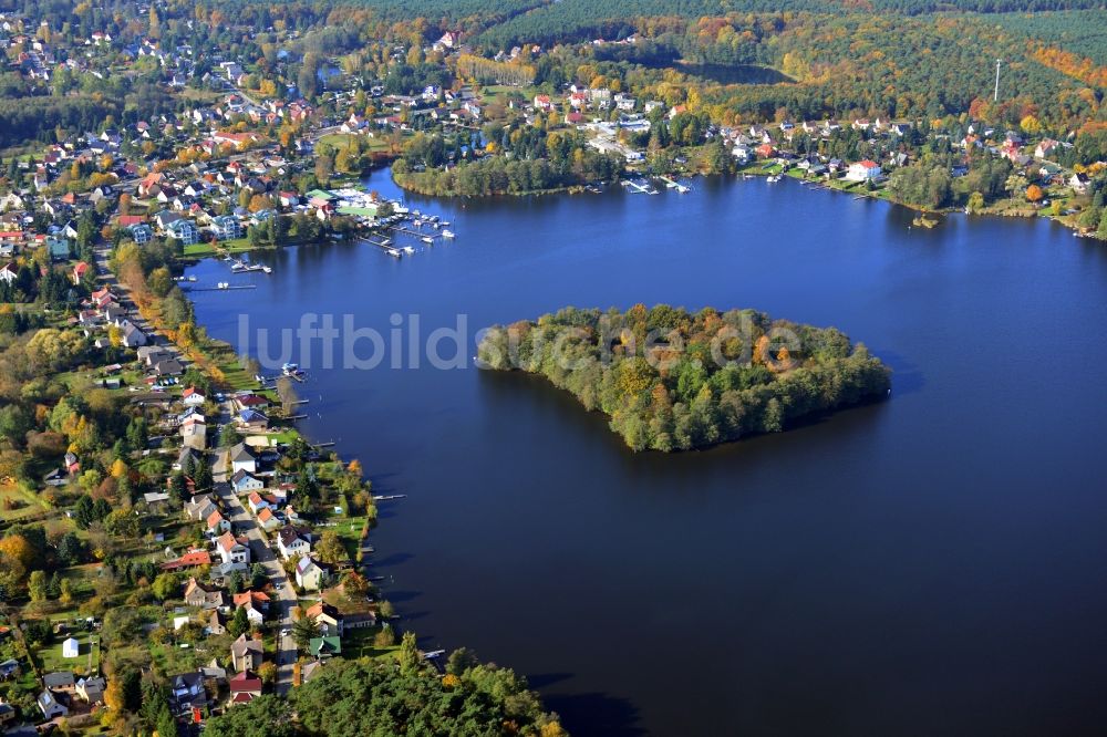 Luftaufnahme Grünheide - Ortsansicht Einfamilienhaus - Wohngebiete am Ufer des Werlsee in Grünheide im Bundesland Brandenburg