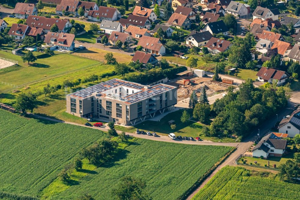 Oberweier aus der Vogelperspektive: Ortsansicht und Emmaus Seniorenheim in Oberweier im Bundesland Baden-Württemberg, Deutschland