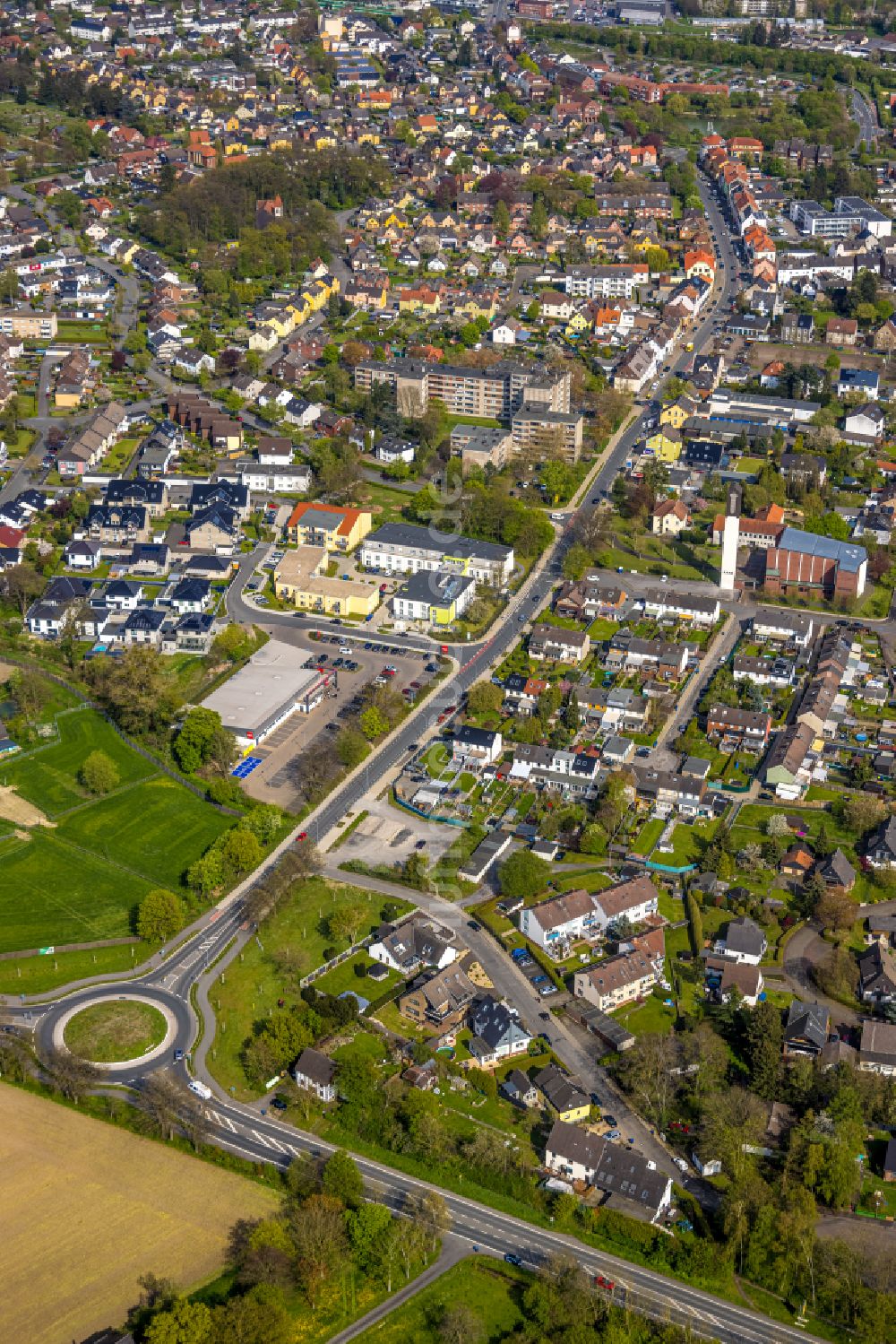 Luftbild Bönen - Ortsansicht entlang der Bahnhofstraße in Bönen im Bundesland Nordrhein-Westfalen, Deutschland