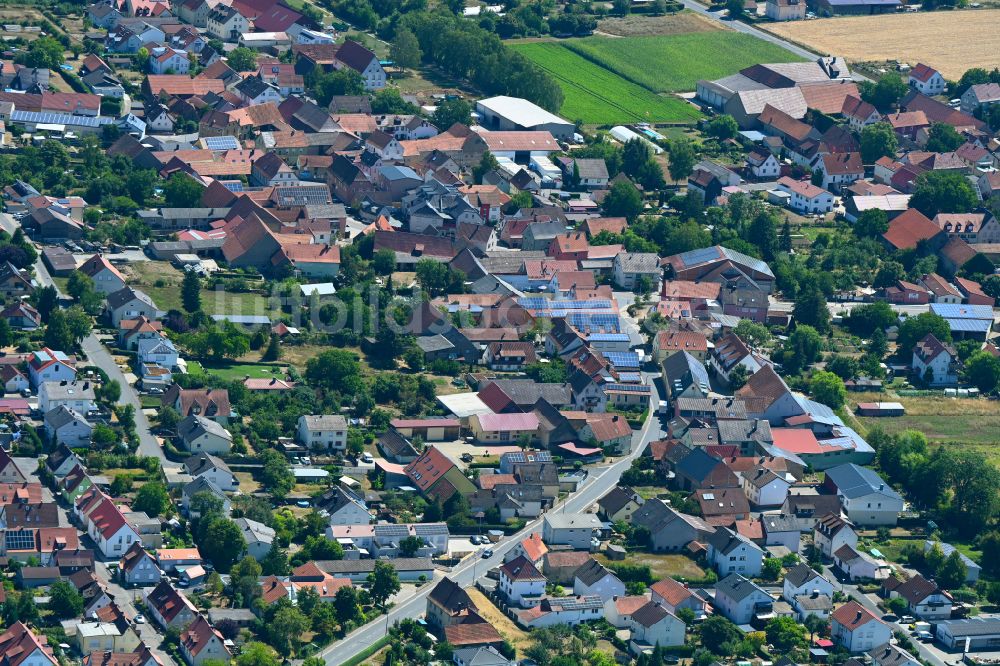 Unterpleichfeld von oben - Ortsansicht entlang der Burggrumbacher Straße in Unterpleichfeld im Bundesland Bayern, Deutschland