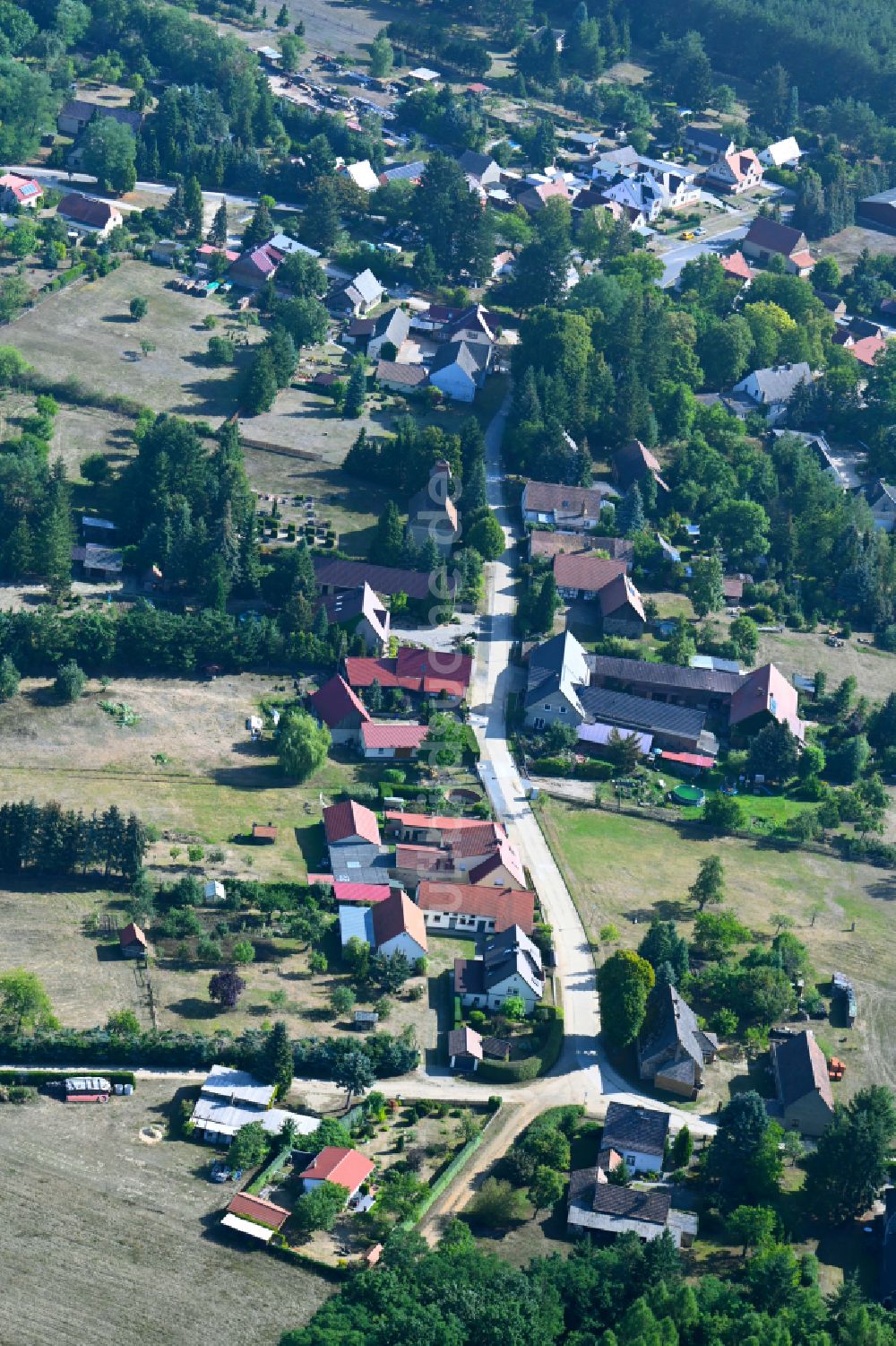 Luftbild Babben - Ortsansicht entlang der Dorfstraße in Babben im Bundesland Brandenburg, Deutschland