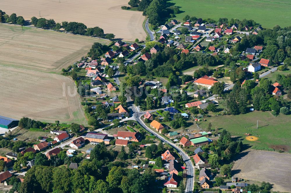 Gammelin von oben - Ortsansicht entlang der Hauptstraße in Gammelin im Bundesland Mecklenburg-Vorpommern, Deutschland