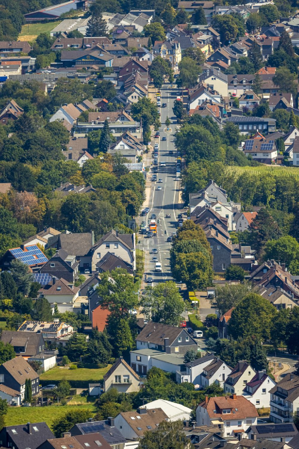 Luftaufnahme Flockenhaus - Ortsansicht entlang der Mittelstraße in Flockenhaus im Bundesland Nordrhein-Westfalen, Deutschland