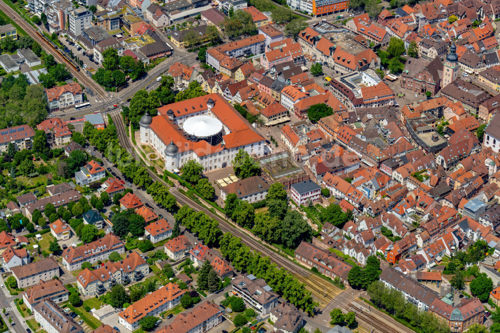 Luftbild Ettlingen - Ortsansicht von Ettlingen bei Karlsruhe im Bundesland Baden-Württemberg, Deutschland