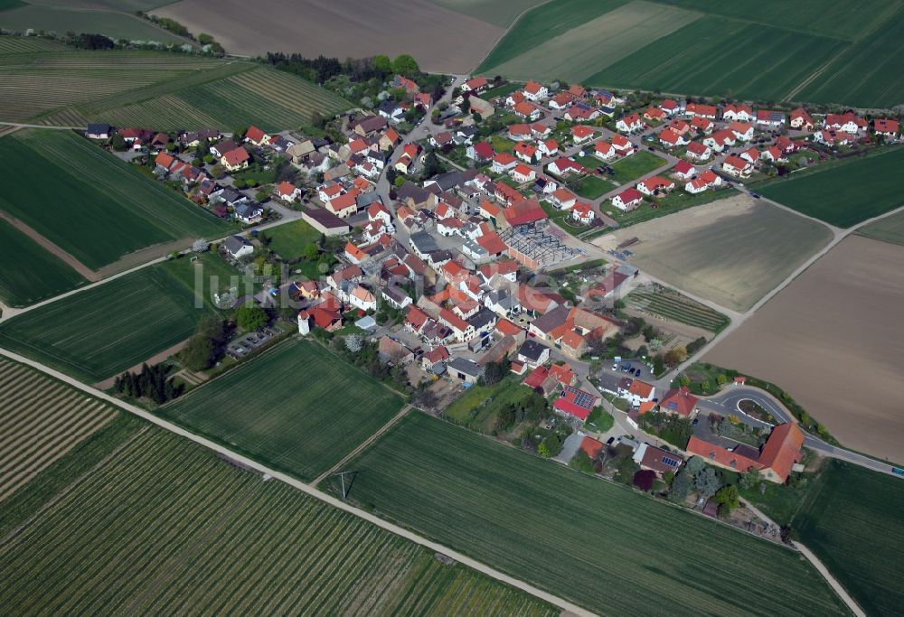 Frettenheim von oben - Ortsansicht von Frettenheim ist eine Ortsgemeinde im Landkreis Alzey-Worms in Rheinland-Pfalz