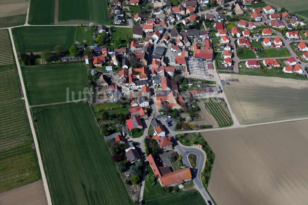 Frettenheim aus der Vogelperspektive: Ortsansicht von Frettenheim ist eine Ortsgemeinde im Landkreis Alzey-Worms in Rheinland-Pfalz