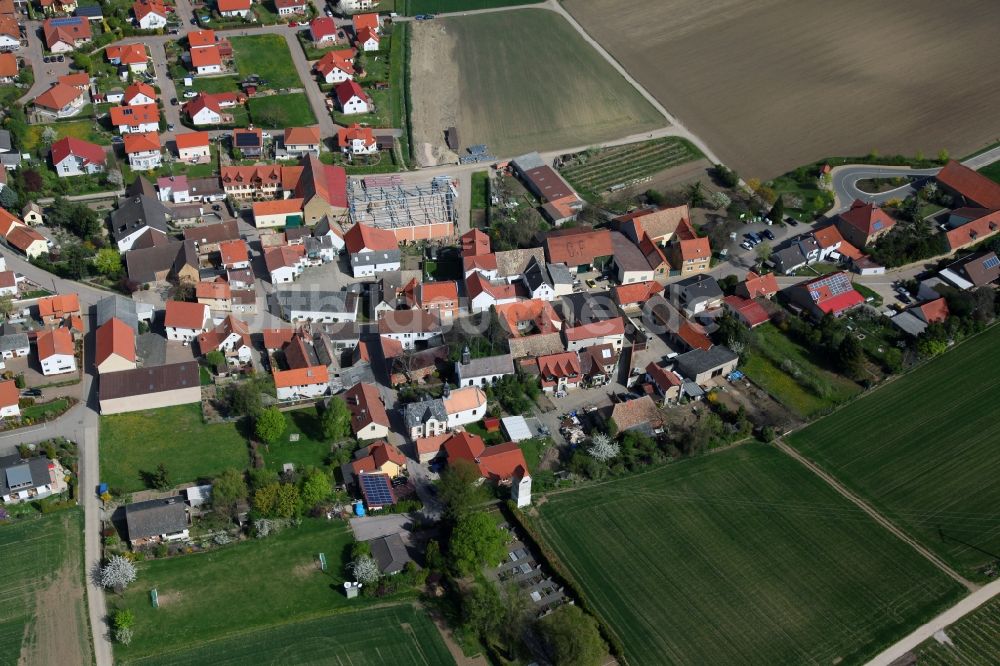 Frettenheim von oben - Ortsansicht von Frettenheim ist eine Ortsgemeinde im Landkreis Alzey-Worms in Rheinland-Pfalz