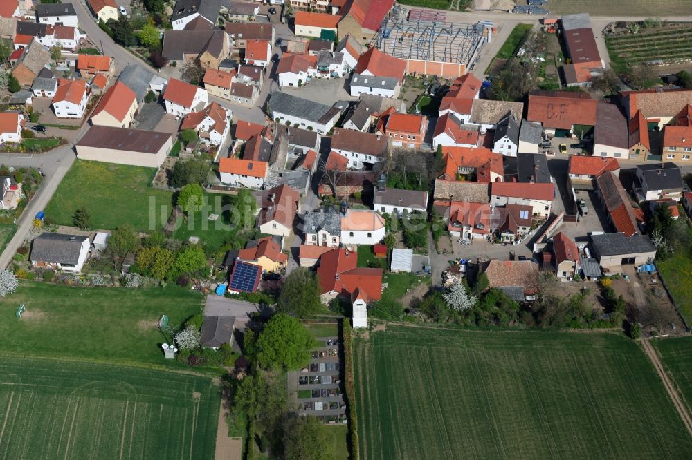 Frettenheim aus der Vogelperspektive: Ortsansicht von Frettenheim ist eine Ortsgemeinde im Landkreis Alzey-Worms in Rheinland-Pfalz