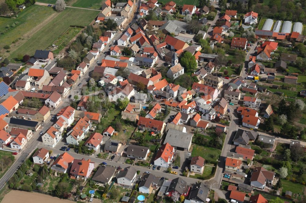 Gau-Odernheim / Gau-Köngernheim aus der Vogelperspektive: Ortsansicht von Gau-Köngernheim, einem Stadtteil von Gau-Odernheim im Bundesland Rheinland-Pfalz