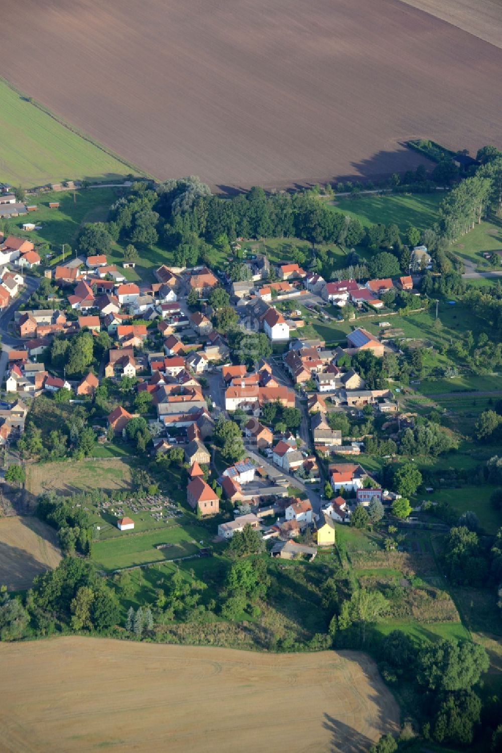 Luftbild Borxleben - Ortsansicht der Gemeinde Borxleben im Bundesland Thüringen